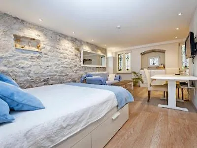 Val Apartment